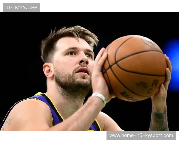 湖人队士气高涨，誓夺季后赛门票，湖人主场时隔8年再迎季后赛