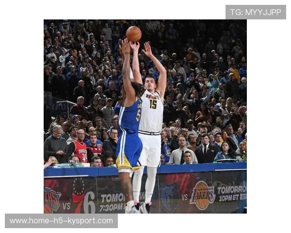 约基奇转身投篮，防守提前认输