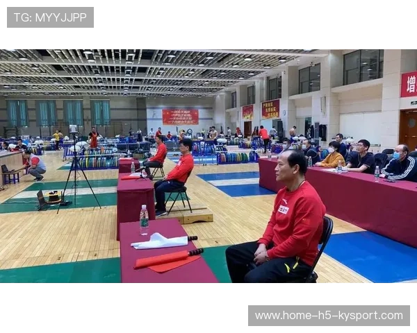 中国举重青年队在科研支持下改进训练方法