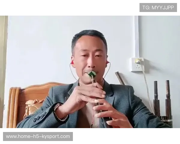 球员进球后从袜子里掏出唢呐,吹得震天响全场捂耳朵 球员进球后从袜子里掏出唢呐,吹得震天响全场捂耳朵